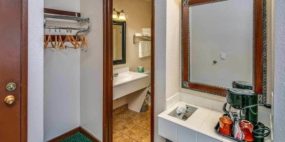 Coachman Inn Беллінгем Екстер'єр фото